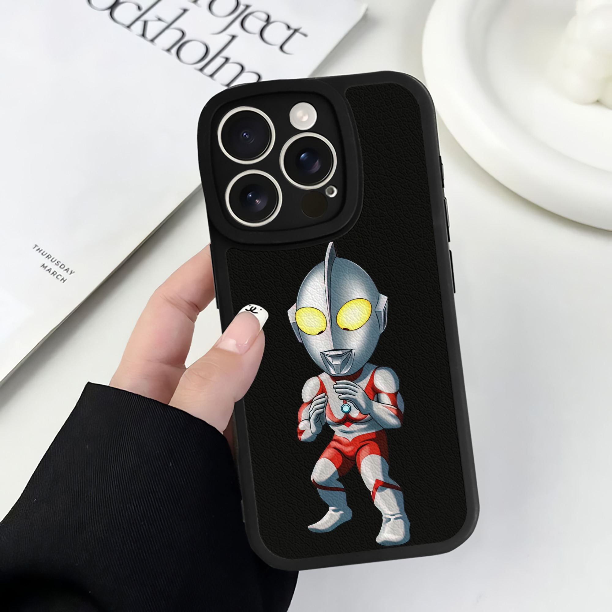 （画像用） ウルトラマン Ultraman 【iPhone 16シリーズ対応】シリコンスマホケース（レザー調） 材質：シリコン